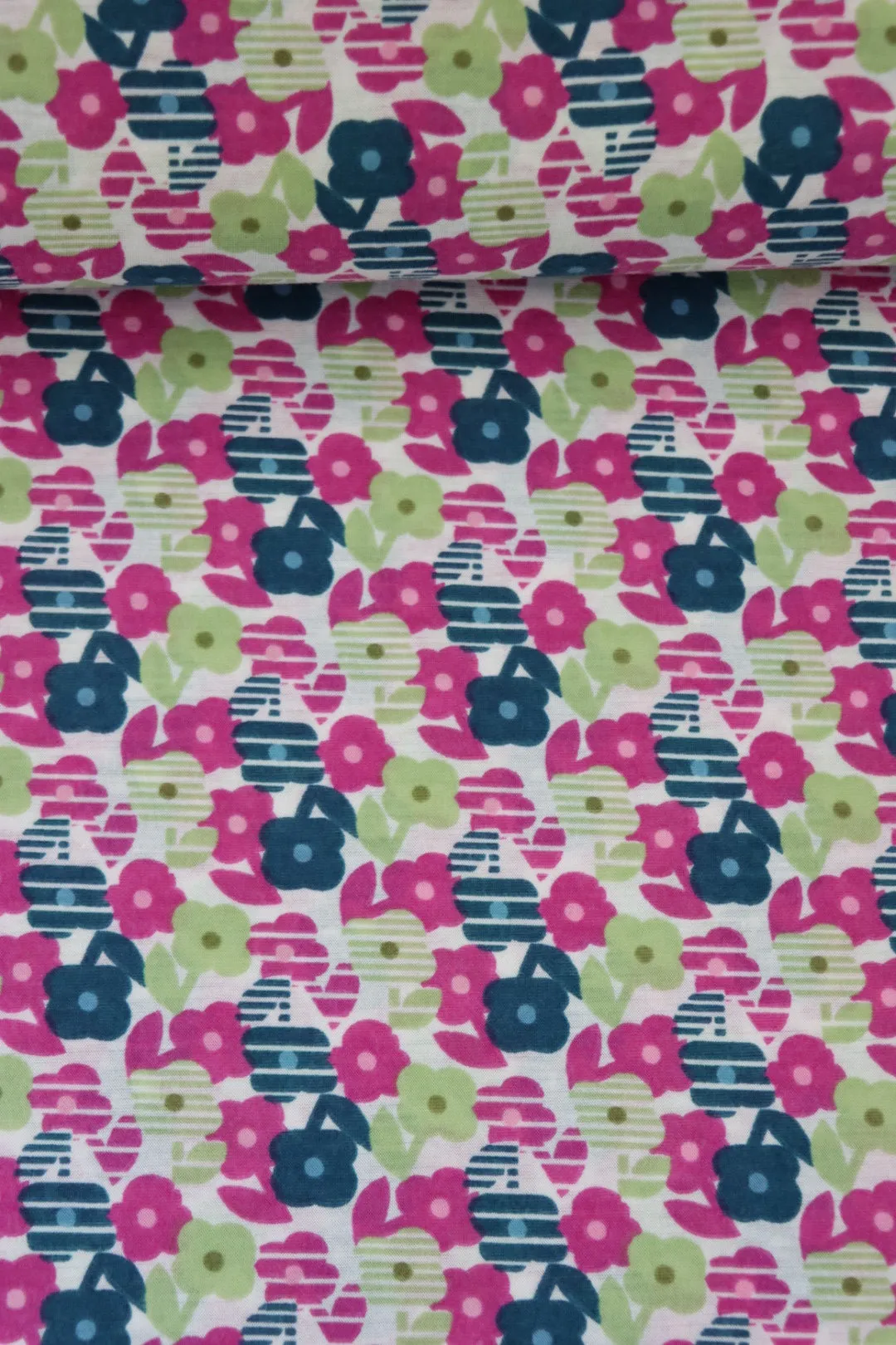 2YD 17IN REMNANT; Small Floral Spun Poly Jersey