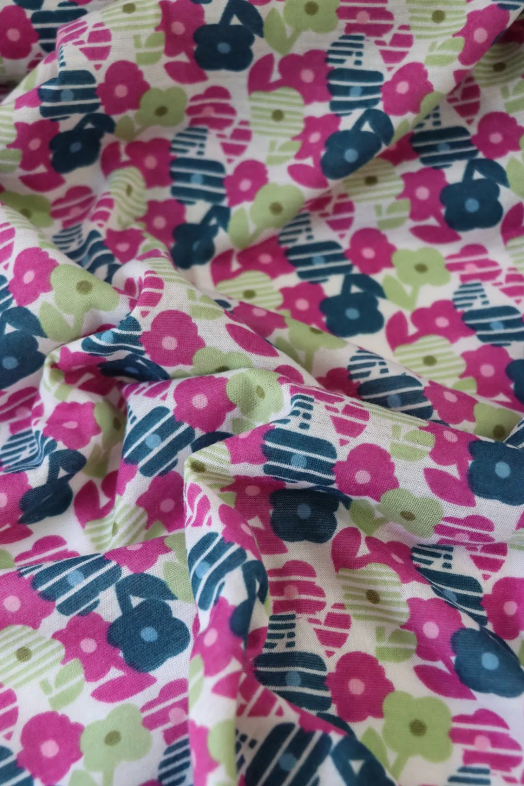 2YD 17IN REMNANT; Small Floral Spun Poly Jersey