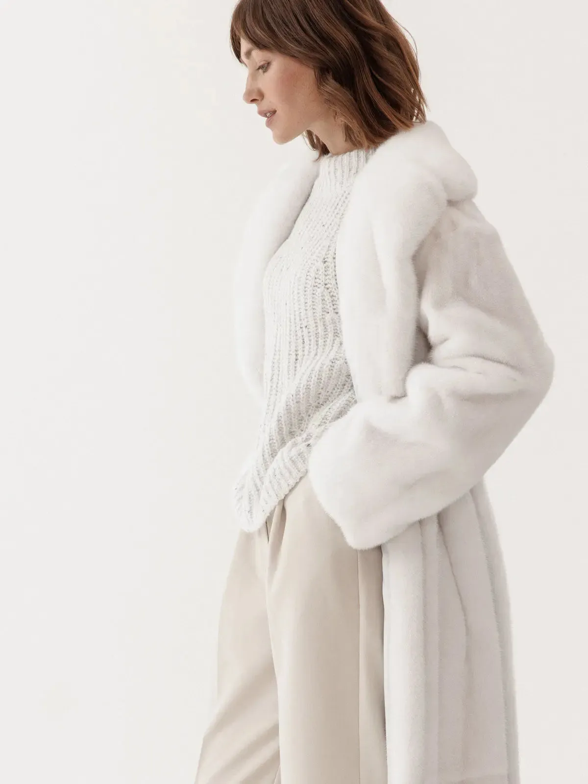 Mink fur coat in an incredible off-white shade with an English collar