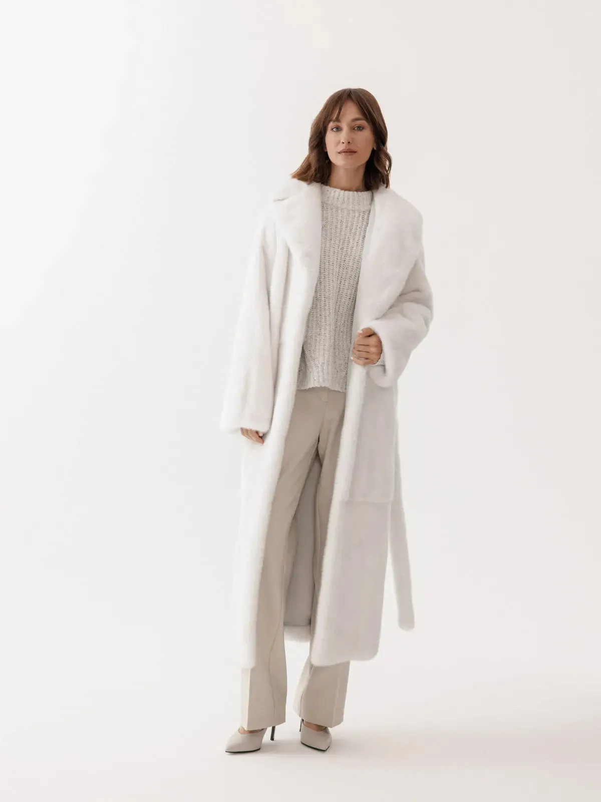 Mink fur coat in an incredible off-white shade with an English collar