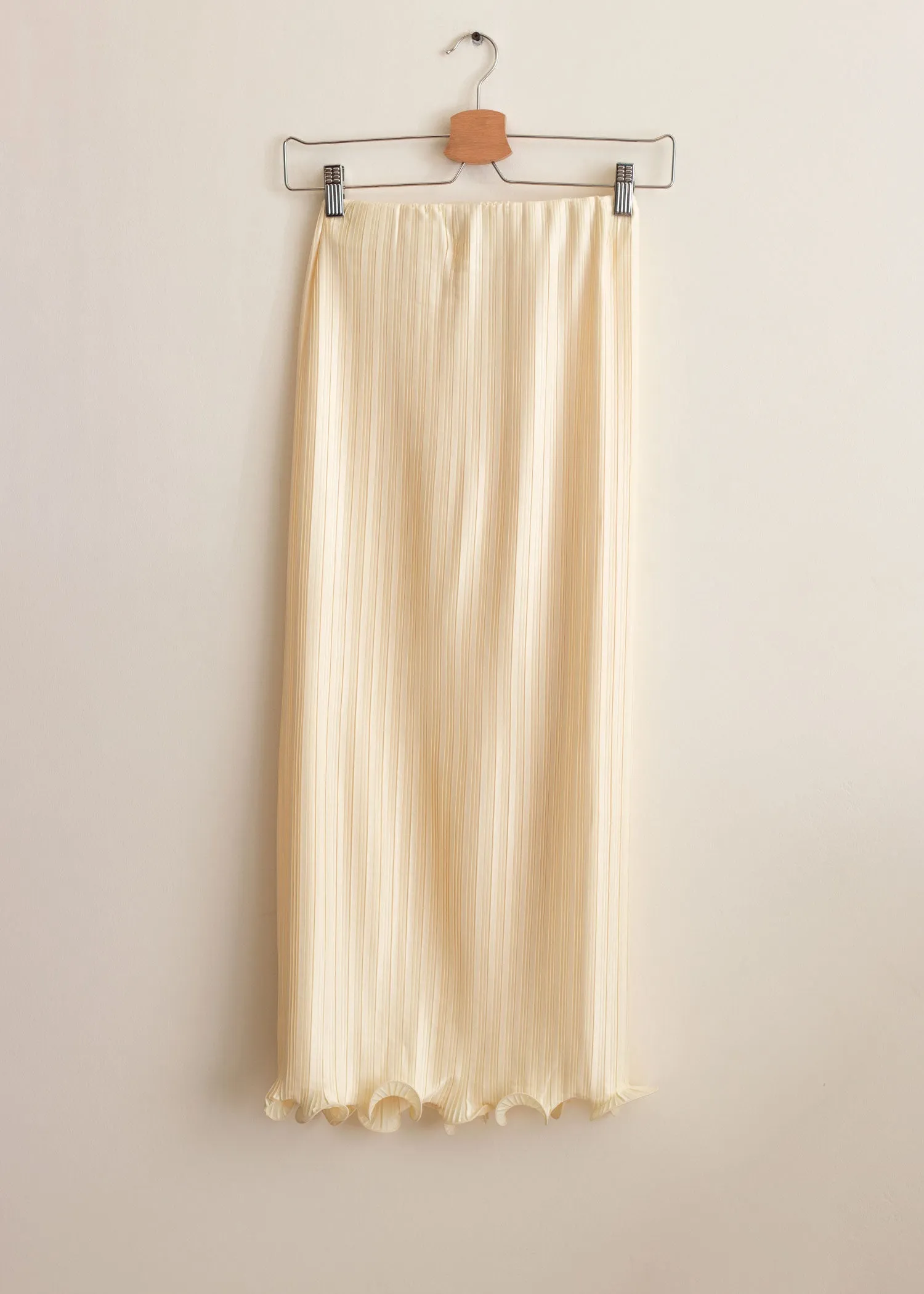 Pale Yellow Pleated Wave Set