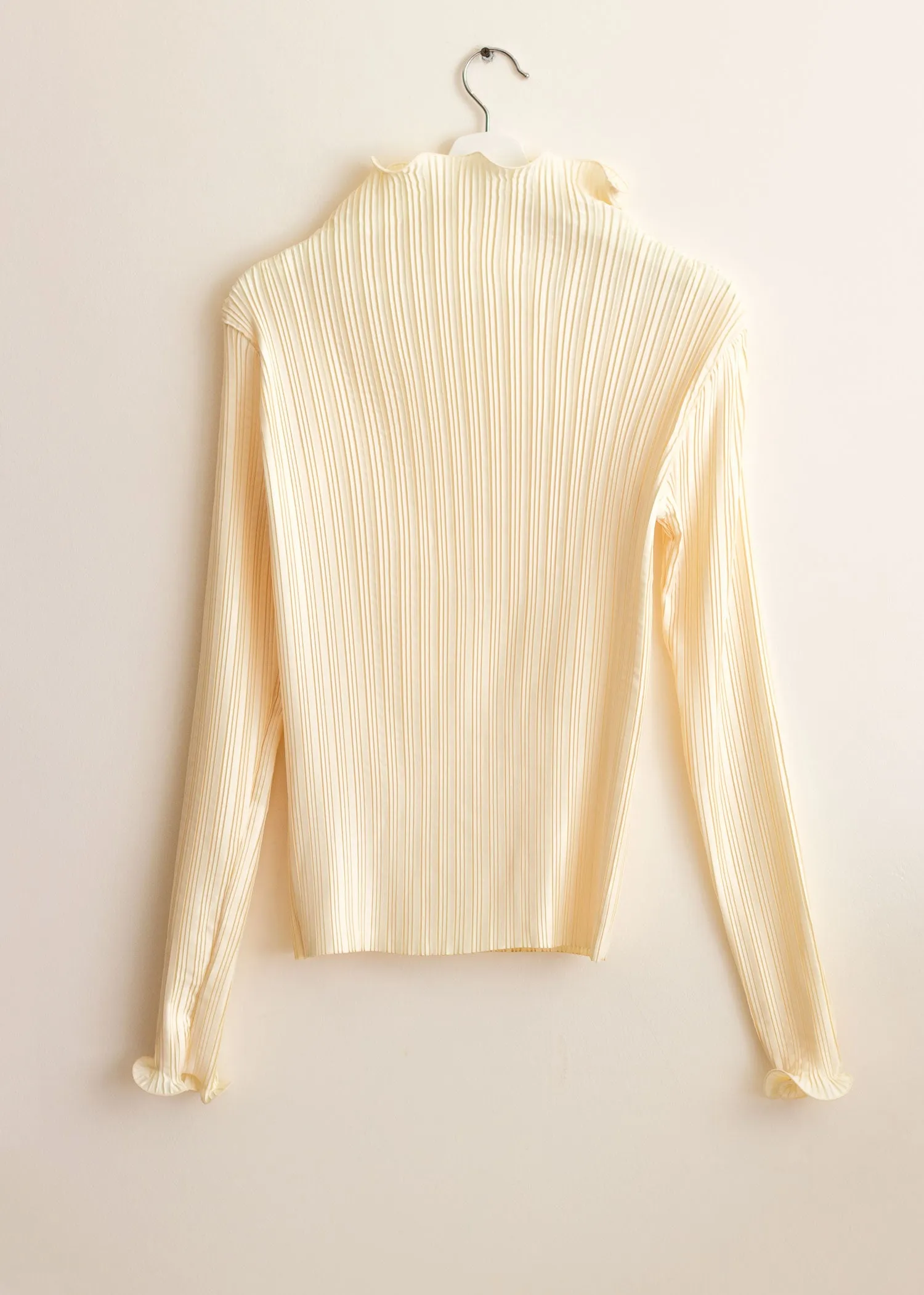 Pale Yellow Pleated Wave Set
