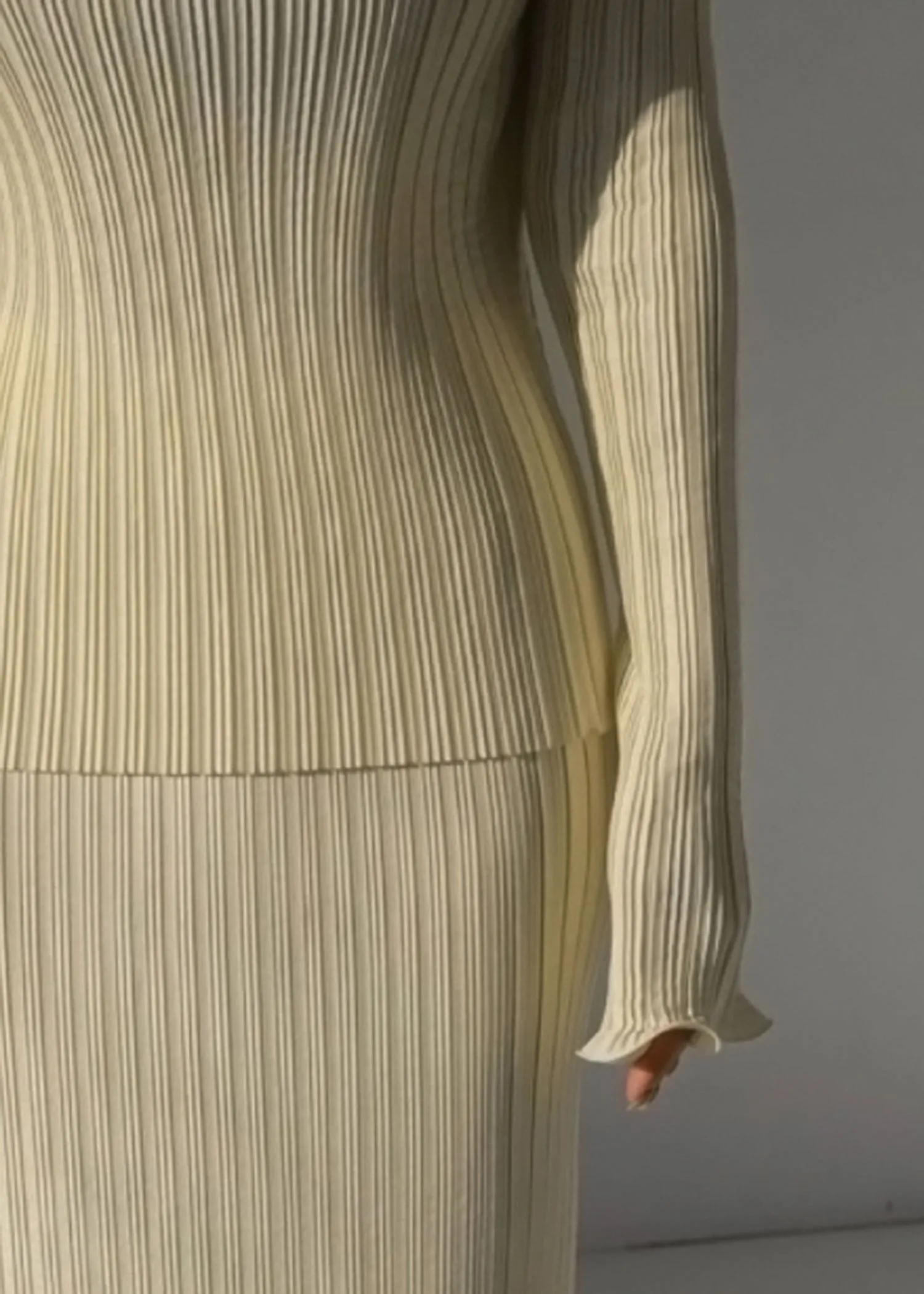 Pale Yellow Pleated Wave Set